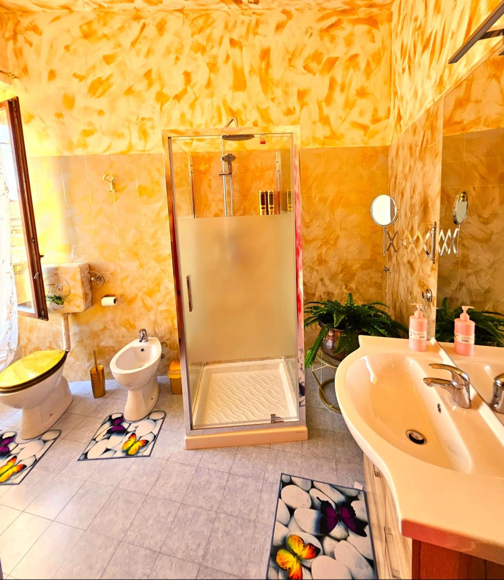 Albavilla La Corte Dei Fiori الغرفة الصورة